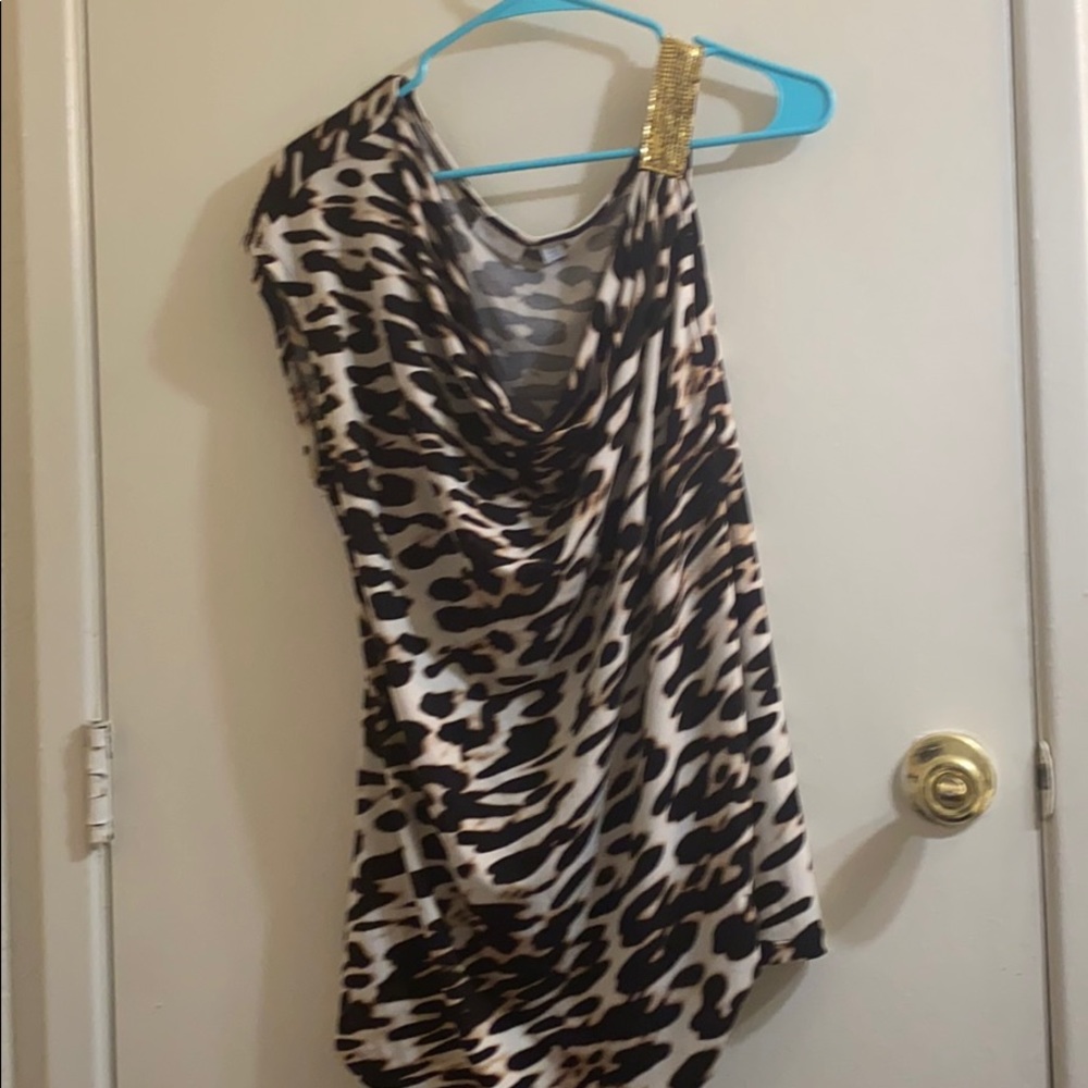 Sleeveless shirt